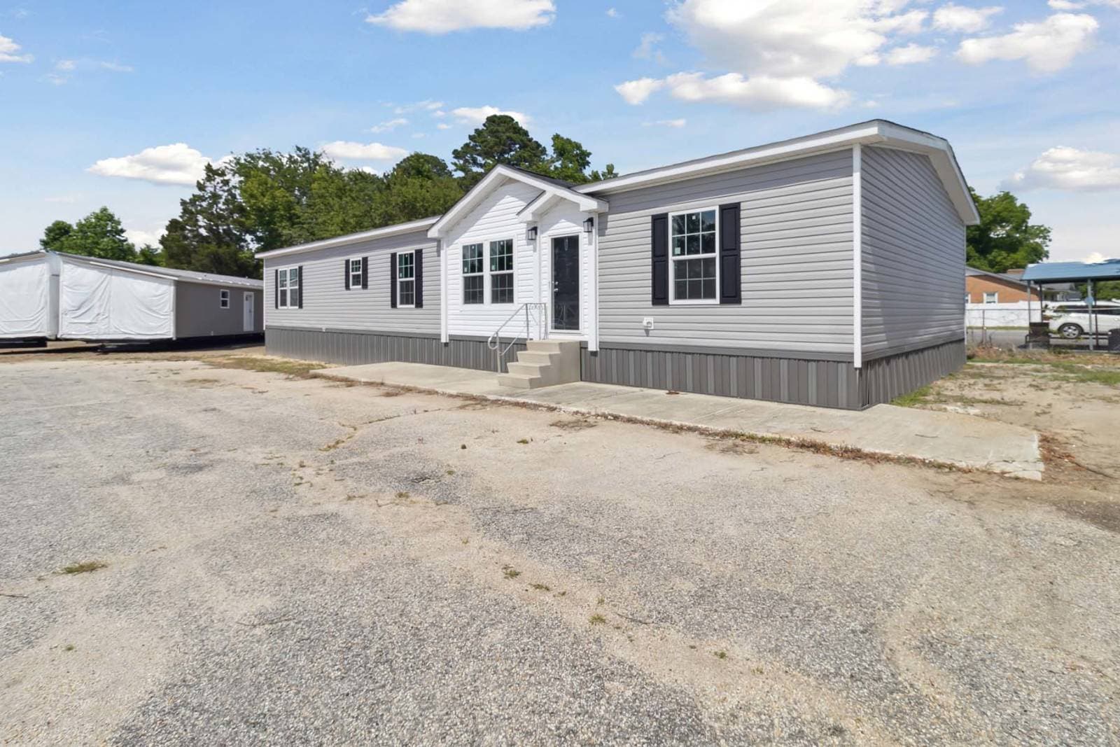 Ironclad 3276-21 elevation and exterior home features