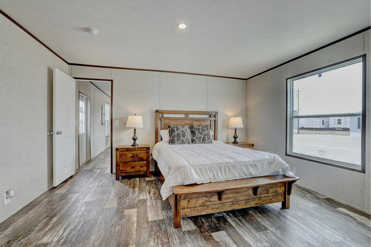  prime 16 x 76 1676h32p01 bedroom home features