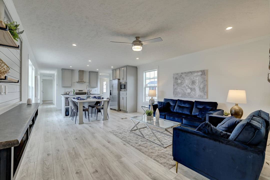 Ironclad 1676-15 interior home features