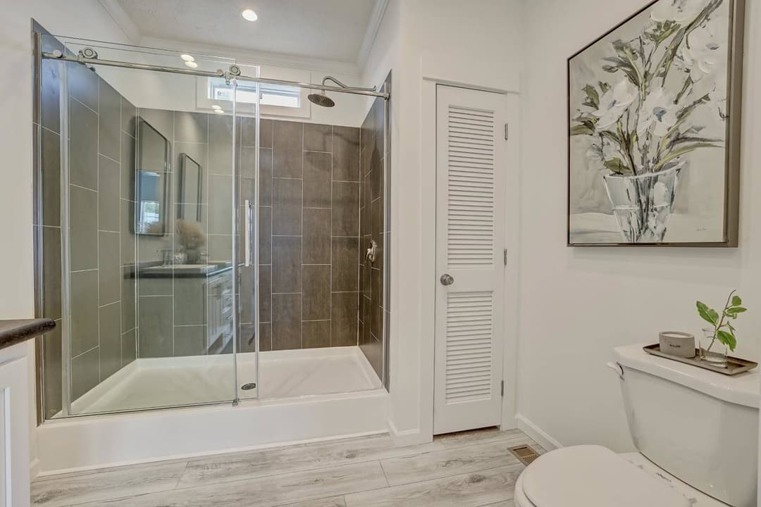 Ironclad 2856-08 bathroom home features