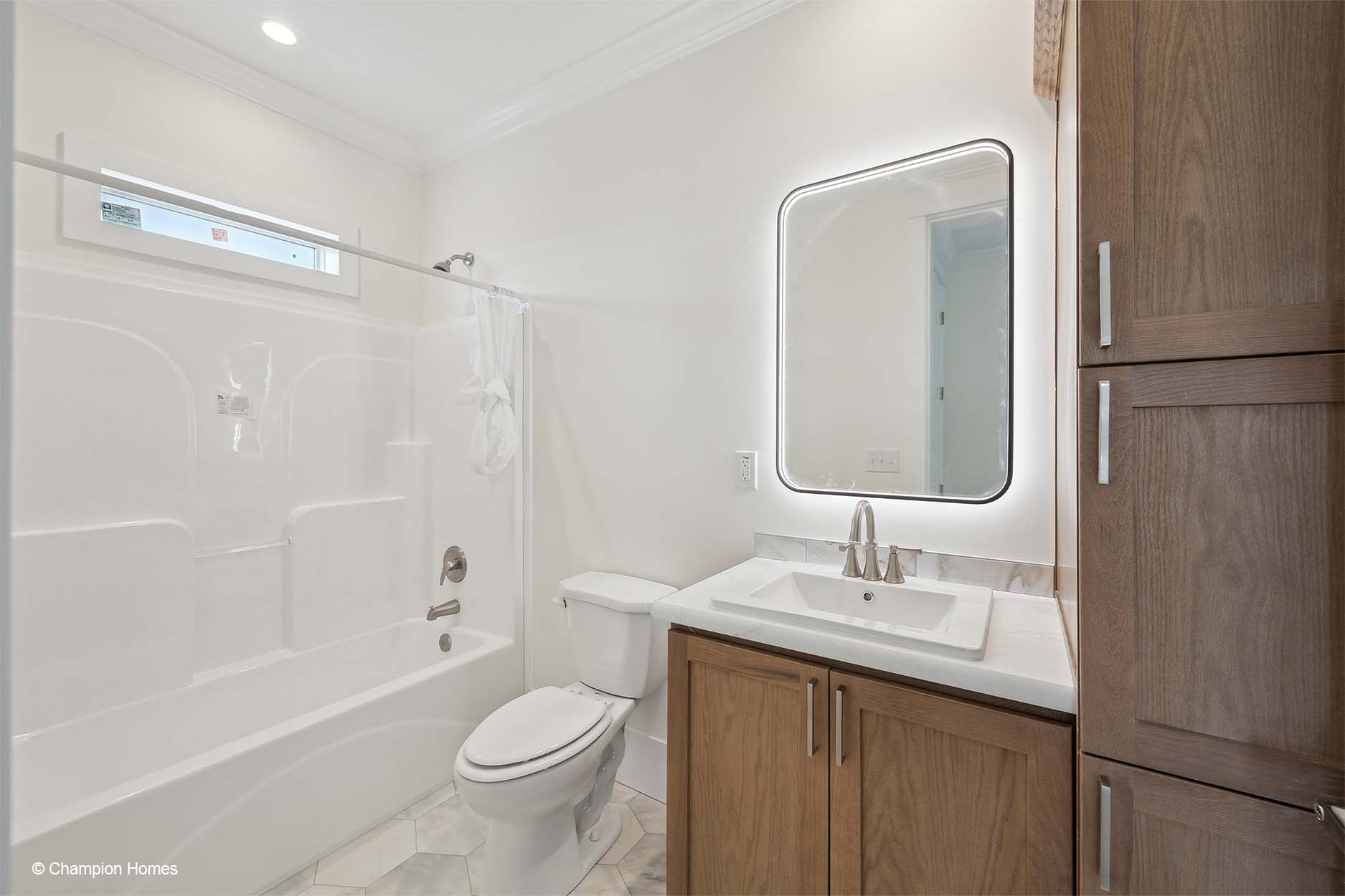 Montgomery 3266 bathroom home features