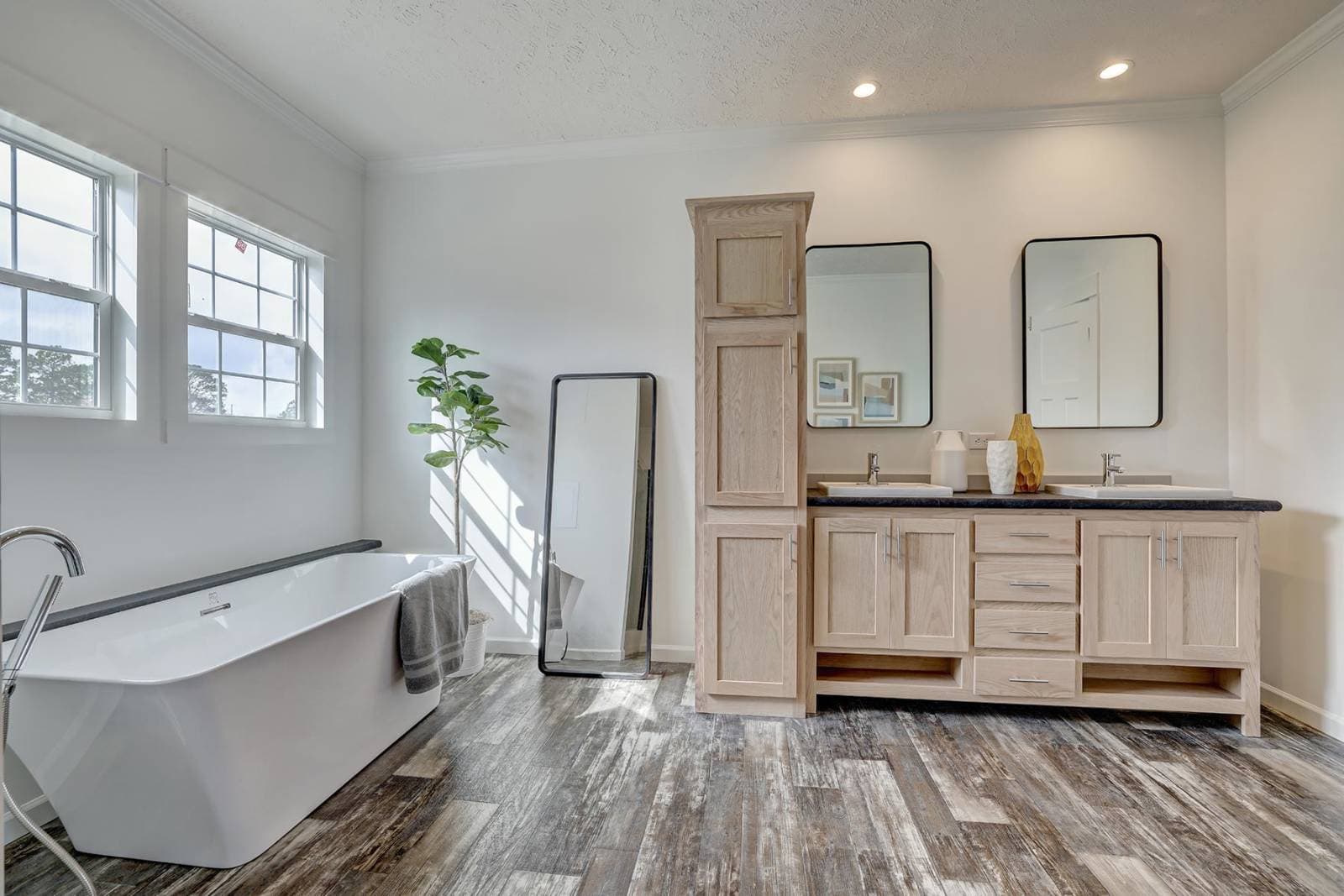 Ironclad 3276-20 bathroom home features